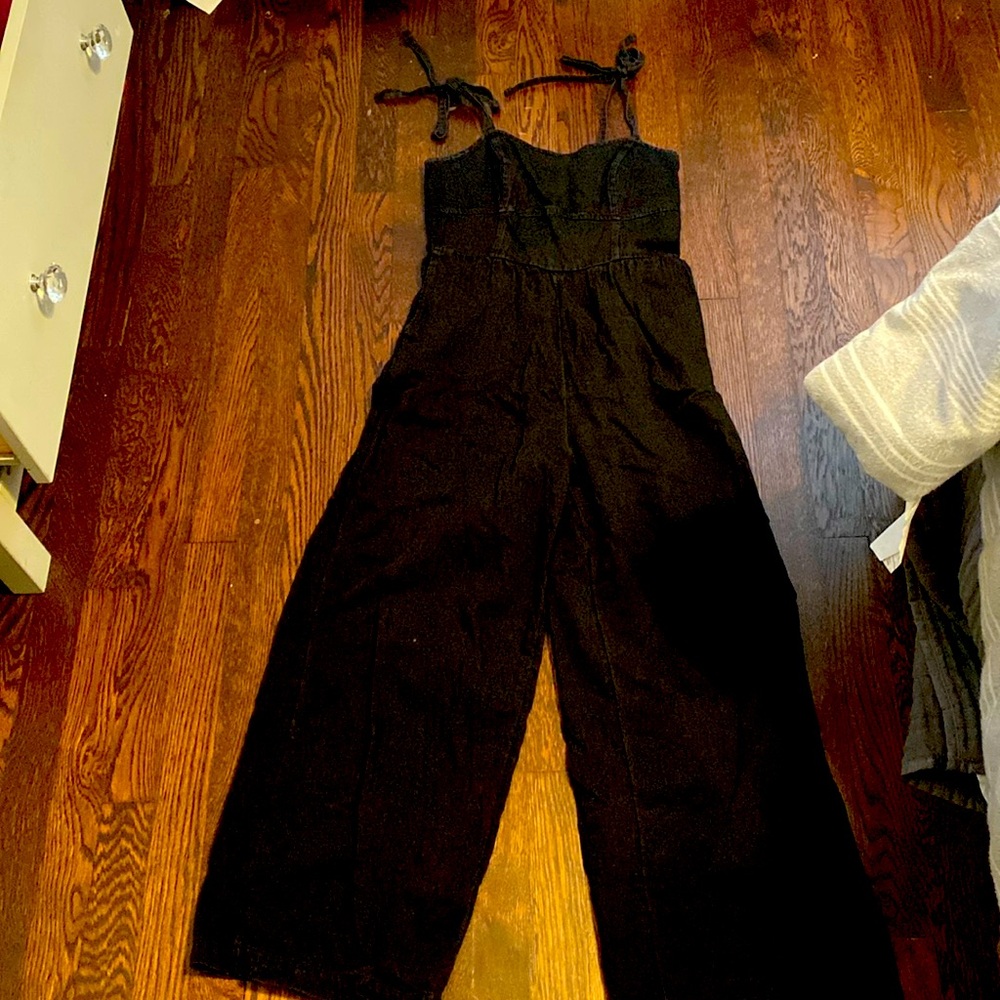 Old Navy wide legged linen blend jumpsuit with tie straps size small